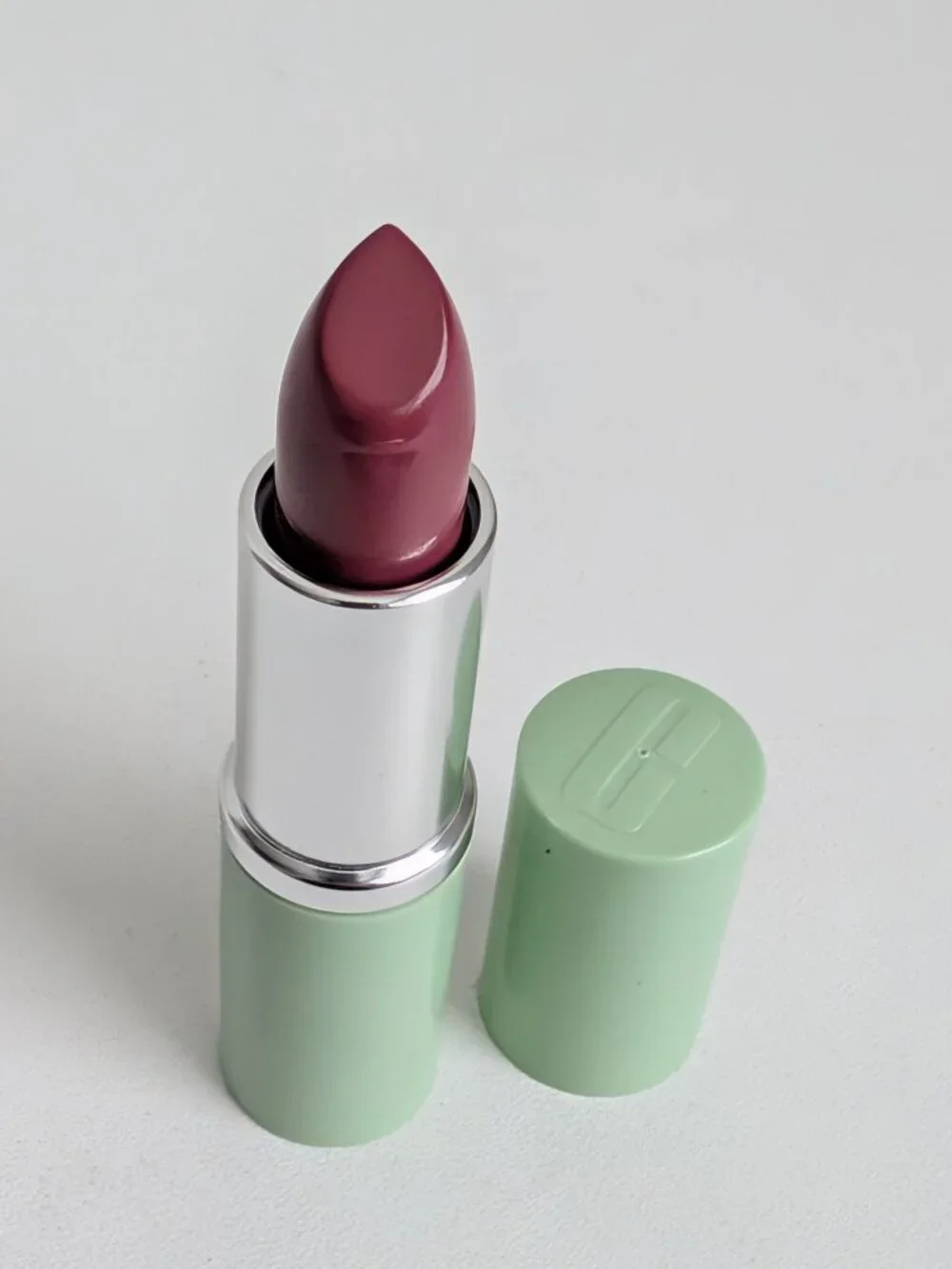 Clinique Different Lipstick A Different Grape Full Size Discontinued NEW